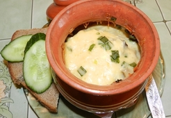 Куриная запеканка в горшочках