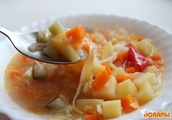 Рецепт: Рисовый суп с капустой, огурцами и помидорами