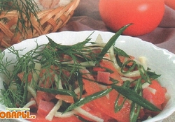 Рецепт: Салат из домашней лапши и ветчины