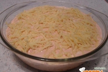 Шаг 2: Уложить в форму для выпечки …