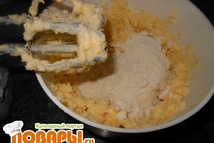 Шаг 3: Отделить белки от желтков. Добавить …