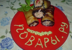 Рецепт: Рулеты из баклажан с салатом из тунца с соусом песто