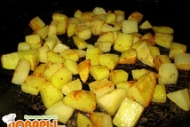 Шаг 8: Картофель так же обжарьте до …