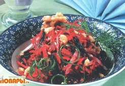 Салат из свеклы с орехами, черносливом и изюмом