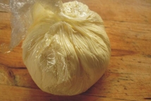 Шаг 4: На середину сыра выложить половину …