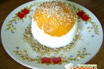 Шаг 3: Можно полить сиропом, посыпать тертым …