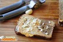 Шаг 5: Чеснок почистите и мелко нарежьте …