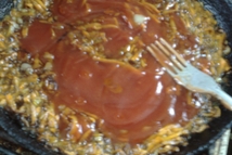 Шаг 5: Для соуса необходимо обжарить измельчённый …