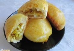 Пирожки с вареным яйцом и жареным луком