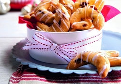 Рецепт: Рогалики с ромовым изюмом