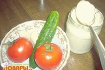 Шаг 1: Режем тоненькими пластинками огурец, дайкон. …