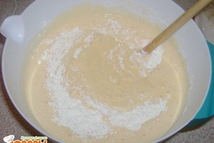 Шаг 4: добавить в них шоколадно-масляную смесь, …