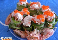 Рулеты  овощные с красной рыбой и сливочным соусом