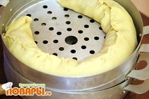 Шаг 7: Выложить рулет на смазанную маслом …