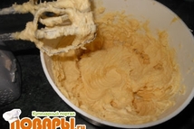 Шаг 4: Добавить желтки и 4 столовых …