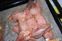 Шаг 1: Мясо свинины и куриное нарезать …