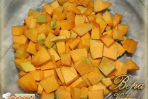 Шаг 1: Мякоть тыквы нарезать кубиками, отварить …