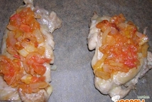 Шаг 3: Потом посыпать мелкопотертым сыром, смешанным …