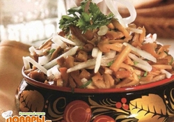 Рецепт: Салат с маринованными грибами