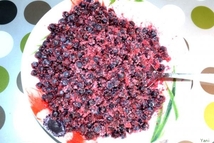 Шаг 3: Чернику смешиваем с сахаром и …