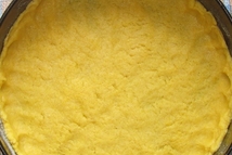 Шаг 5: Тесто, распределить рукой по смазанной …