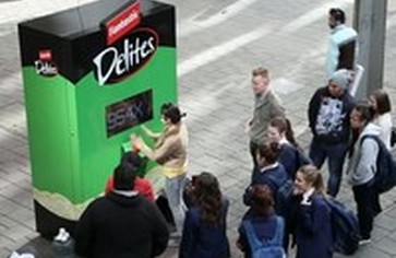 Как далеко могут зайти люди ради бесплатных снэков?