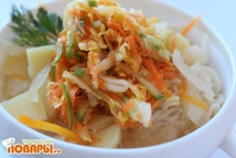 Шаг 5: Отваренную лапшу промываем (если есть …