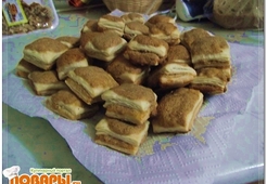 Слойки с медом и орехами