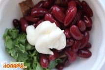 Шаг 5: Все тщательно перемешать. Сухарики лучше …