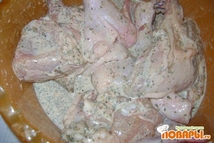 Шаг 1: Тушку порезать на куски, замариновать …