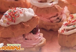 Заварное пирожное с вишневым кремом