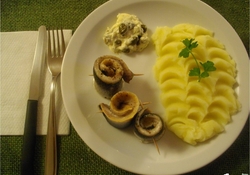 Рецепт: Селедочка на пару с каперсовым соусом