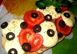 Рецепт: Чиабатта с томатами и моцареллой