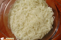 Шаг 5: Отвариваем лапшу. Я люблю куксу …