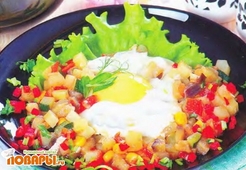 Овощи, запеченные с яичницей