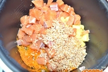 Шаг 5: Все ингредиенты кладем в мультиварку, …