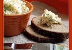 Рецепт: Яичное масло для бутербродов