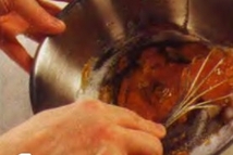 Шаг 2: Размешайте венчиком желтки с сахаром: …