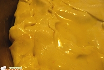 Шаг 3: Тесто раскатать, уложить в форму. …