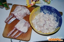 Шаг 2: Берем ребрышки и с половины …