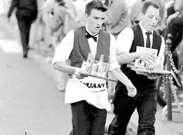 В Америке прошел забег официантов