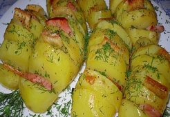 Запеченый картофель с беконом в фольге