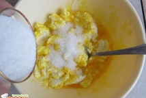 Шаг 2: Берем творог и добавляем в …