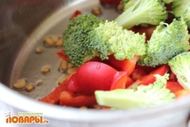 Шаг 4: Чеснок я обжаривала до золотистого …