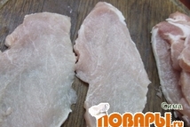 Шаг 2: Посолить мясо, поперчить. Быстро обжарить …