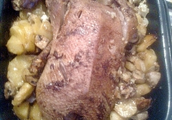 Рецепт: Утка запеченная с картофелем и грибами