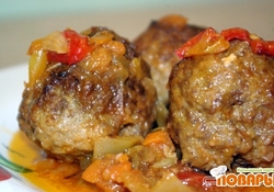 Рецепт: Тефтели с овсяными хлопьями и лечо