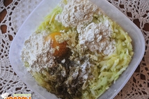 Шаг 1: Кабачок натереть на большой терке. …