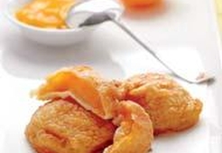 Оладьи из абрикосов с соусом из манго с корицей