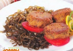 Рецепт: Рыбные биточки с морской капустой
